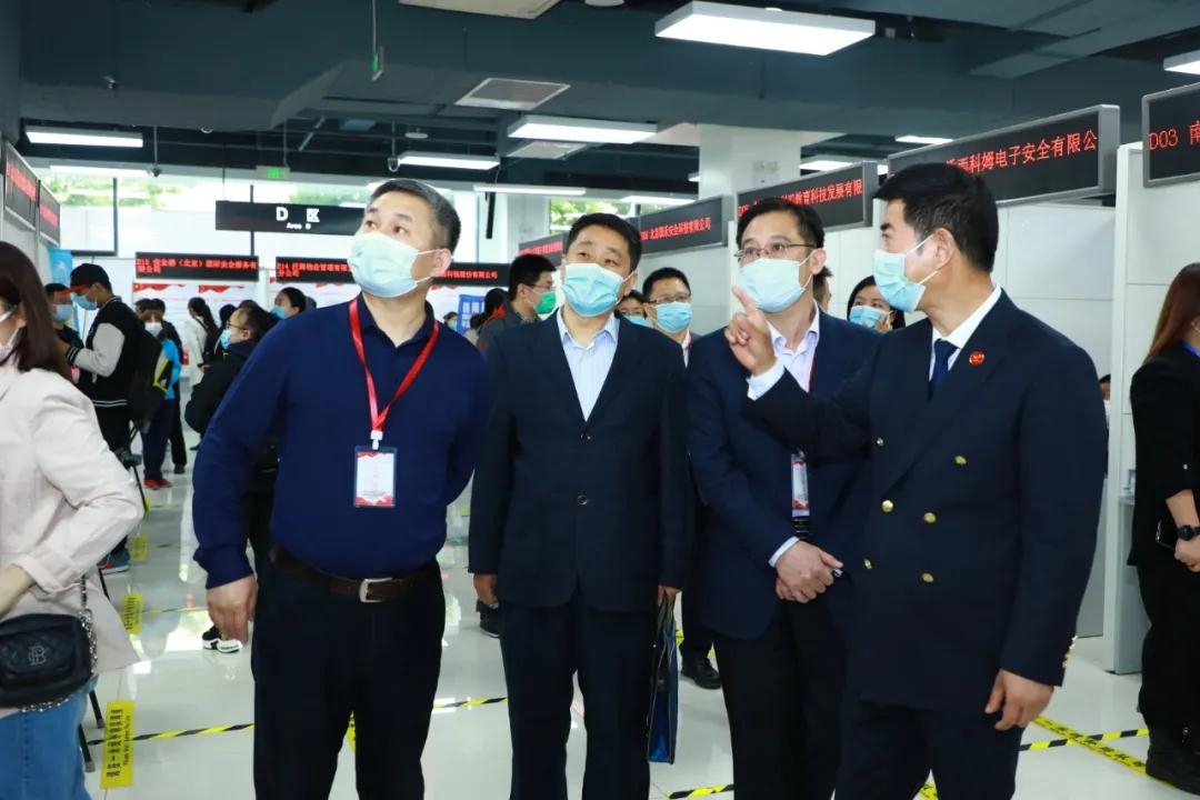 军地集团董事长与北京市退役军人事务局有关领导深入招聘现场了解招聘情况